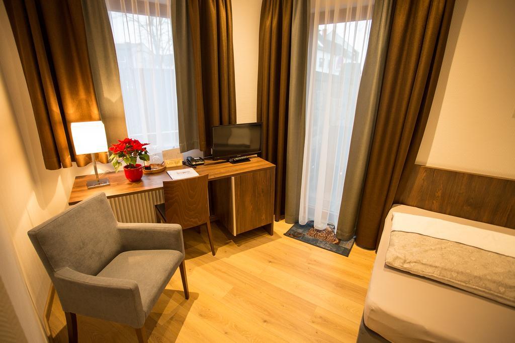 Hotel Am Palais ゲルンハウゼン エクステリア 写真